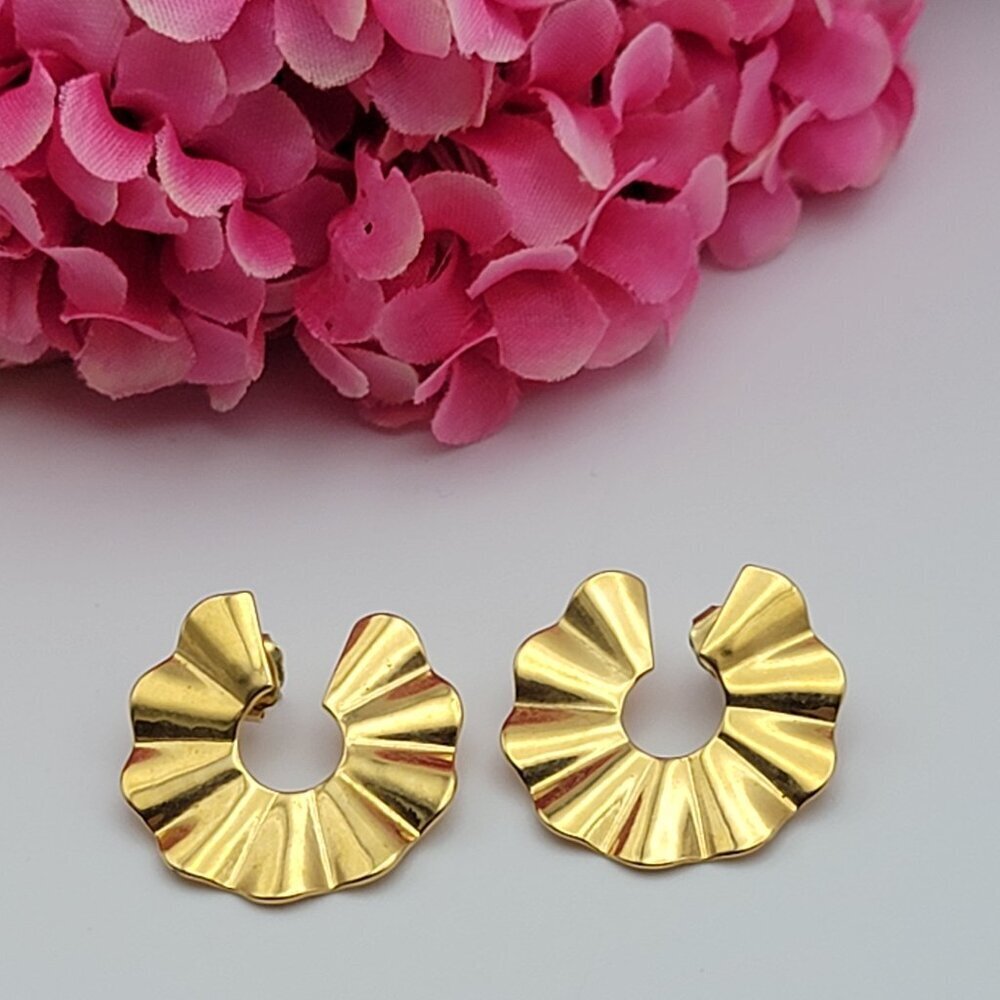 Vintage Avon Gold Tone Wavy Circle Pierced Stud Earrings 27mm